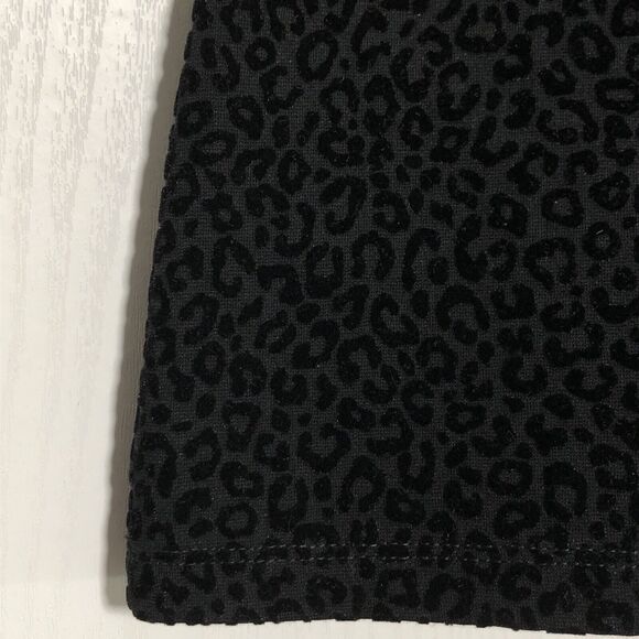 ANN TAYLOR Blouse Womens Medium Petite Black Velvet Animal Pattern Cap Sleeve - Picture 11 of 11